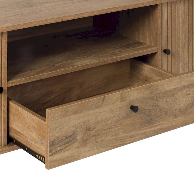 Mueble de TV marrón con puertas correderas de persiana y cajón, apto para televisores de hasta 75"